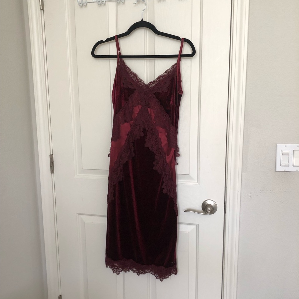 Romeo & Juliet Couture Deep Red Lace midi dress